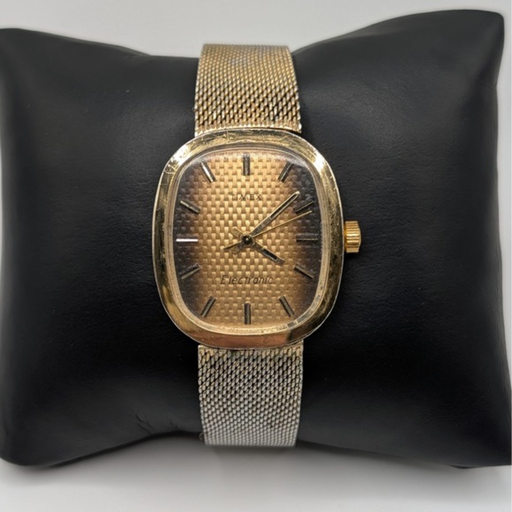 Timex Electronic Vintage Cushion Case Watch Tiger Eye Style Gold Tone‎ Mesh 29mm